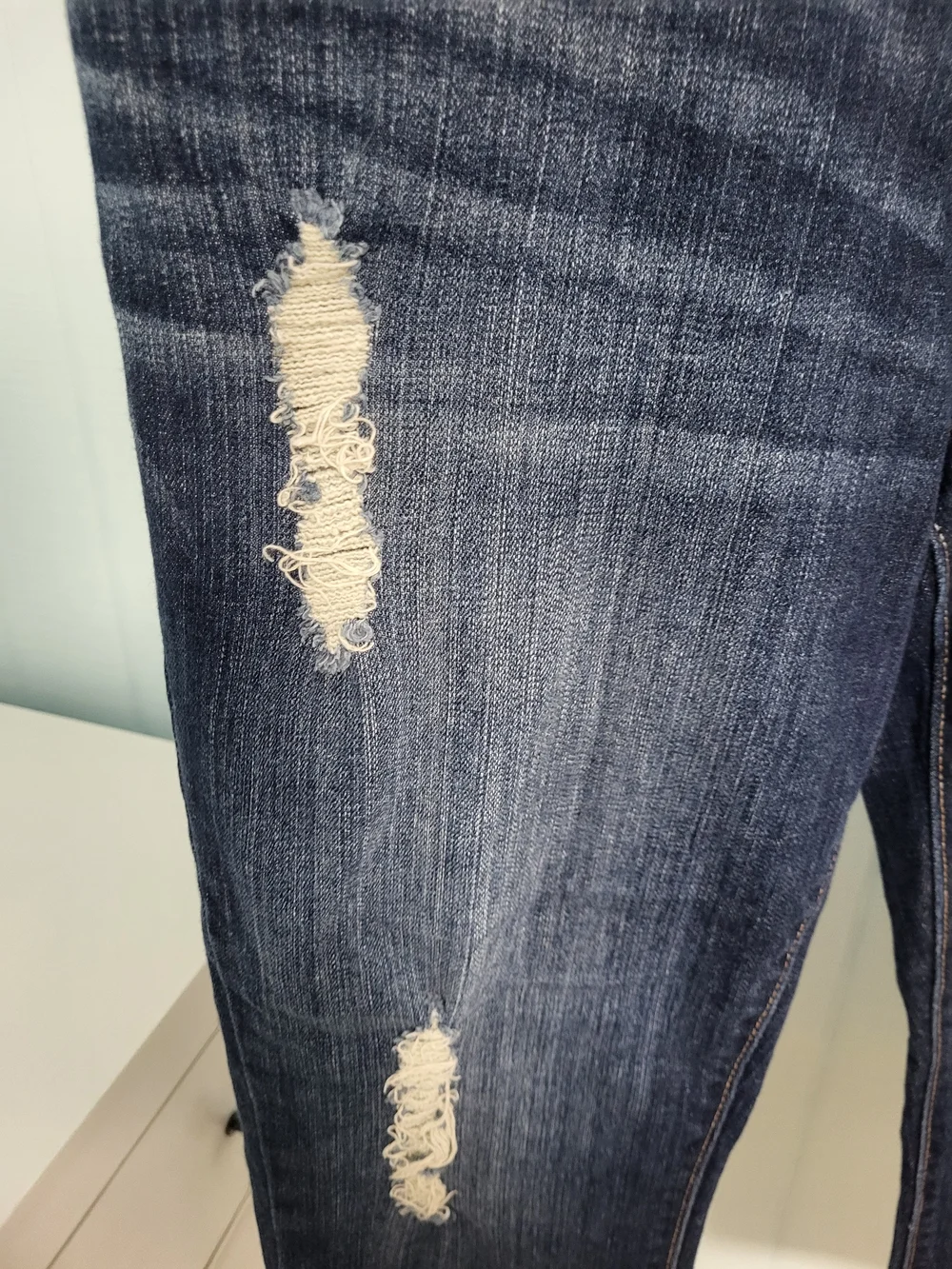 Jennifer Lopez Distressed Carpi Jeans Women’s Size 10